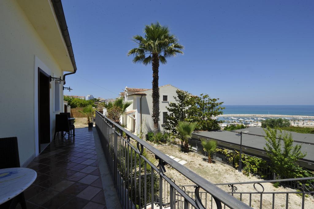Albergo Villa Vittoria Rodi Garganico Exterior photo