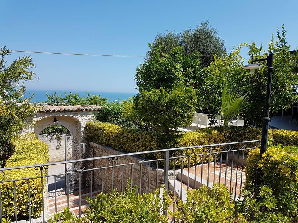 Albergo Villa Vittoria Rodi Garganico Exterior photo